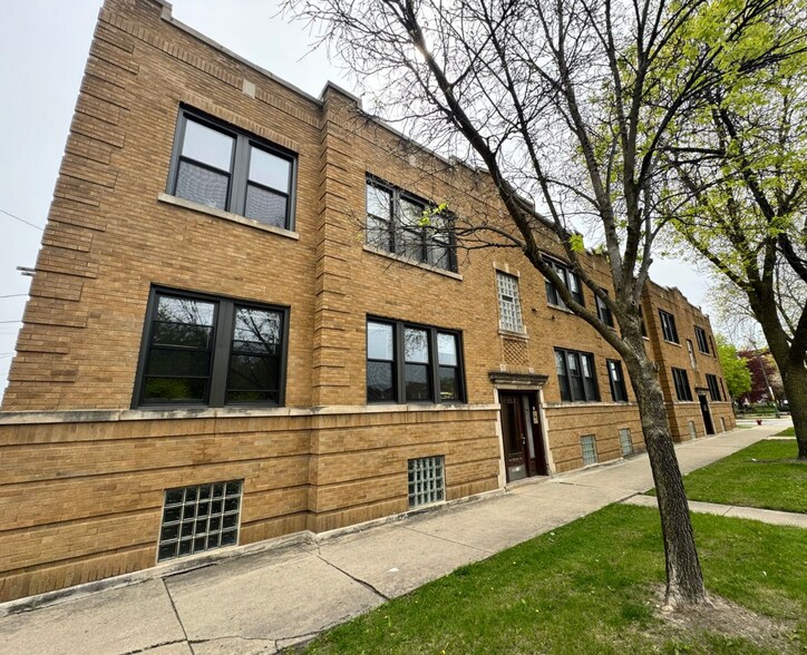 Building Photo - 2609 N Kostner Ave