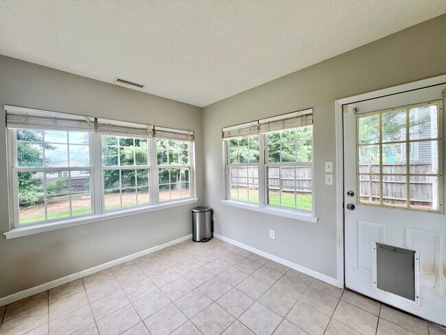Building Photo - 2019 Spring Creek Dr