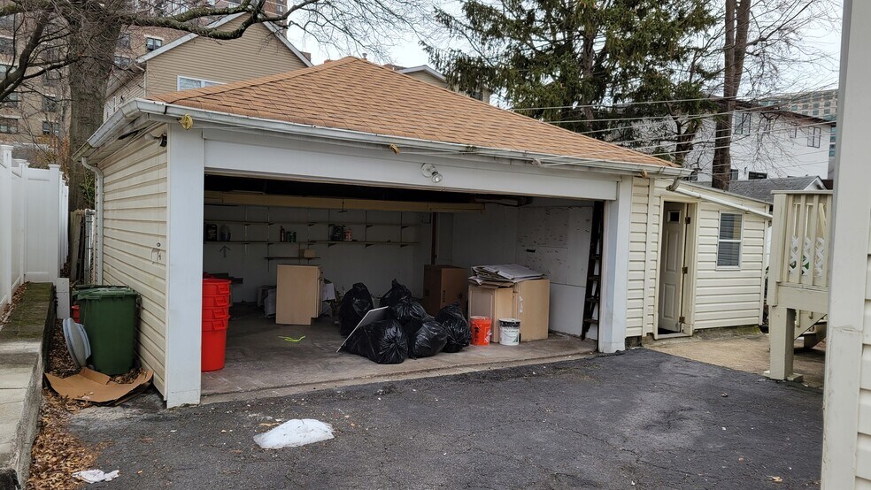 Two Car Garage - 768 Florence Pl