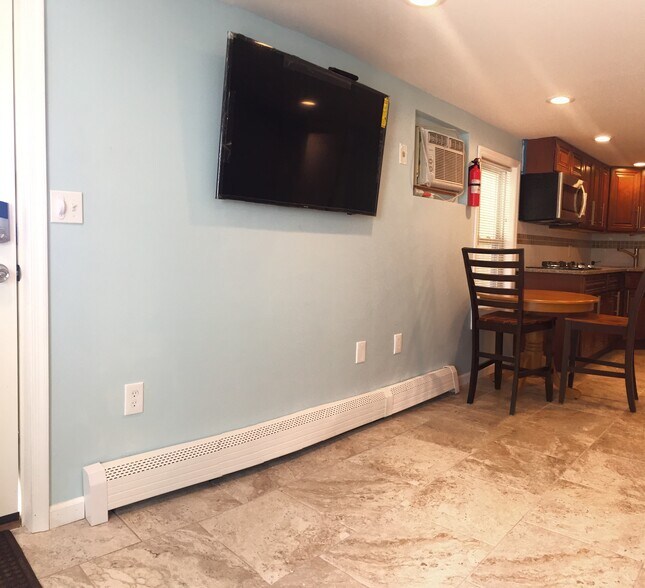 Building Photo - 44 Hancock Ave