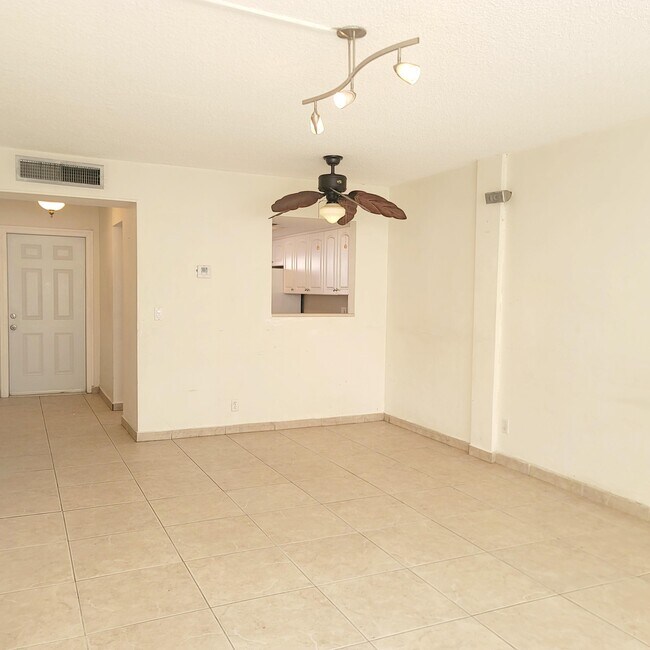 Building Photo - 1333 E Hallandale Beach Blvd