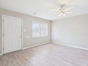 Building Photo - ~ALL BILLS PAID! 2 bedroom Duplex for rent! ~