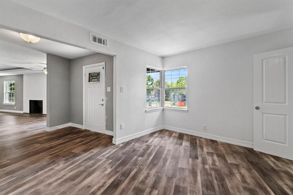 Building Photo - 1910 Danube Dr