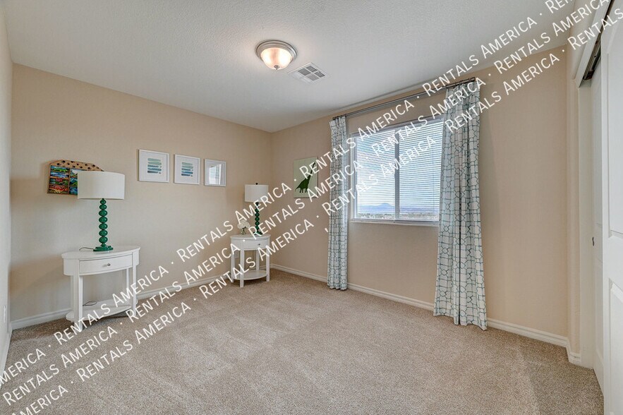 Building Photo - 310 Quail Finch Dr