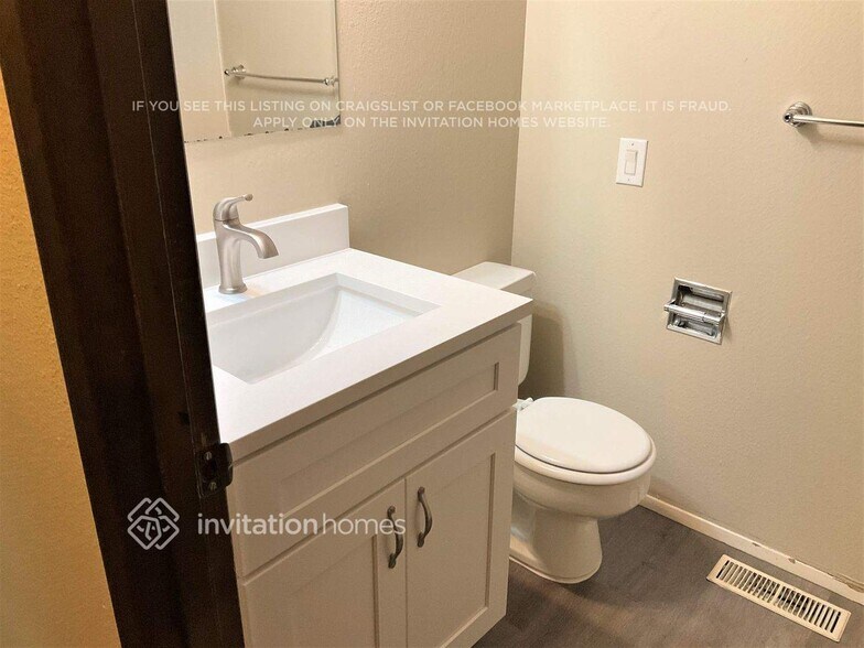 Building Photo - 12239 Oak Tree Pl SW