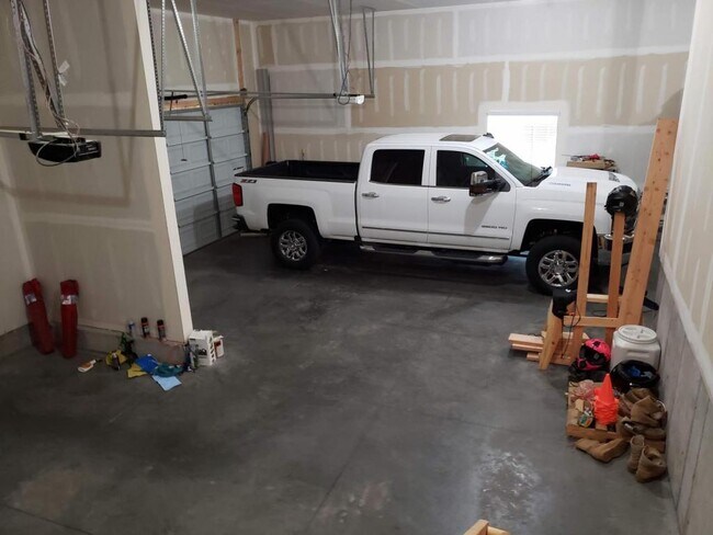 Building Photo - 42 E 1825 N