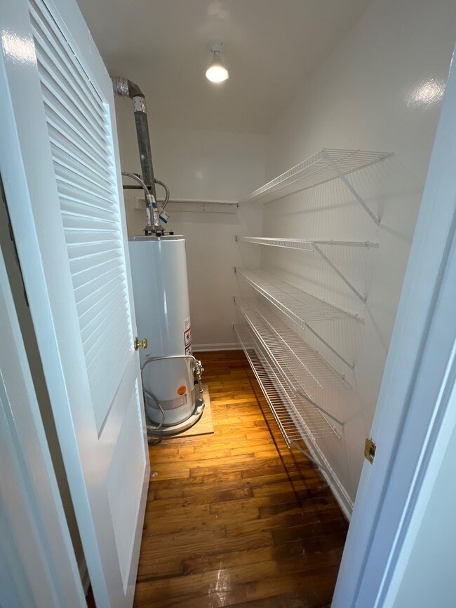 Building Photo - 1BR w Porch - Moments from Piedmont Park