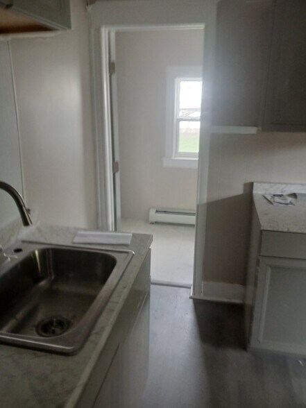 Building Photo - 27-29-29 Tracy St