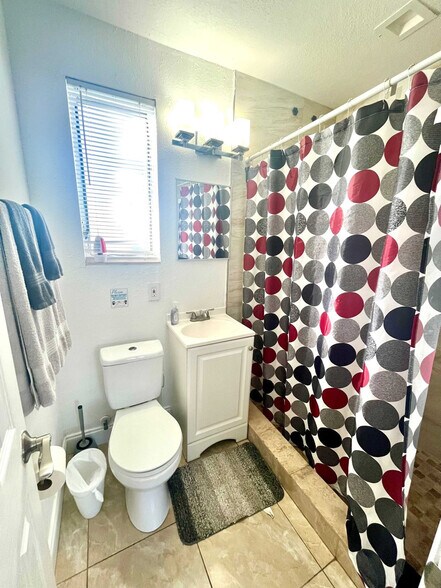 Building Photo - 338 Van Buren St