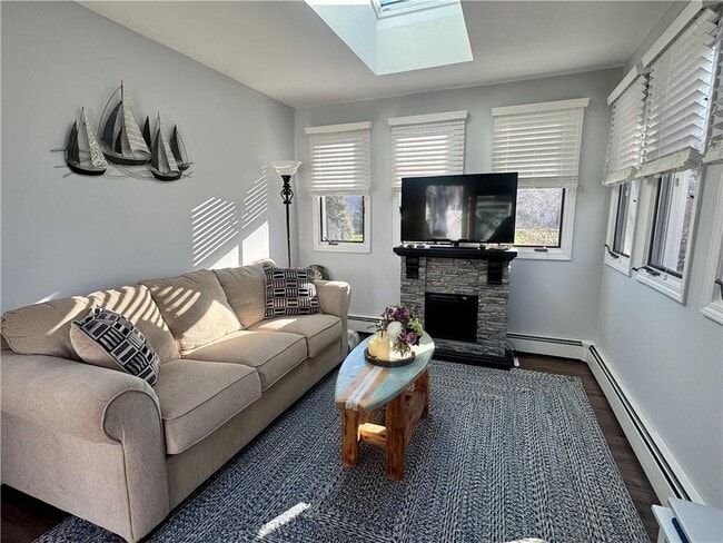 Building Photo - 10 Parsley Ln