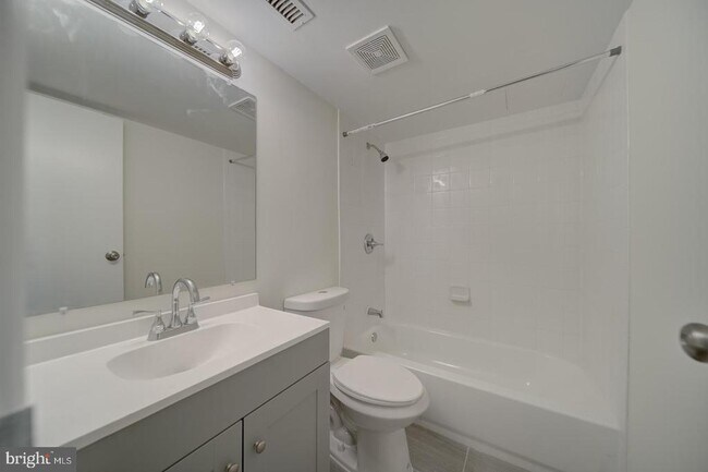 Building Photo - 515 N Armistead St