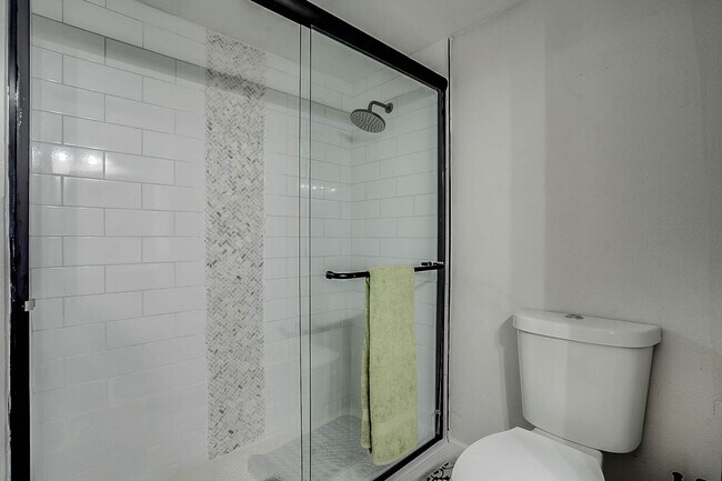 Building Photo - Prime Location - 2-bedroom, 1.5-bath townhome in Central Scottsdale!