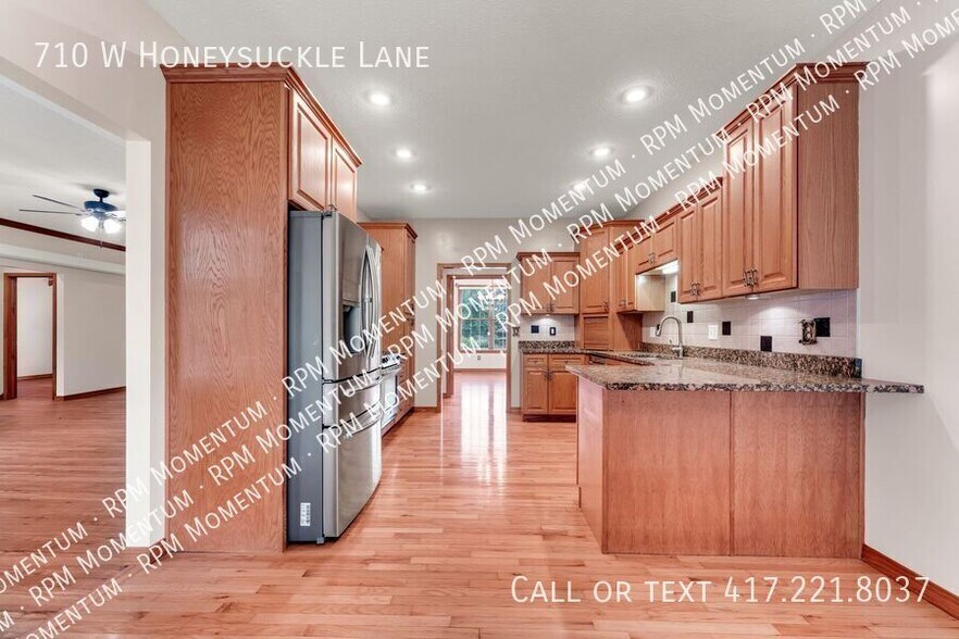 Building Photo - 710 Honeysuckle Ln