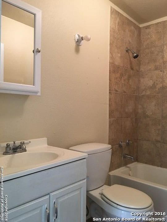 Building Photo - *COMING SOON* Charming Cottage Retreat with Fenced Yard!