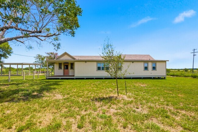 Building Photo - 14851 US Hwy 87