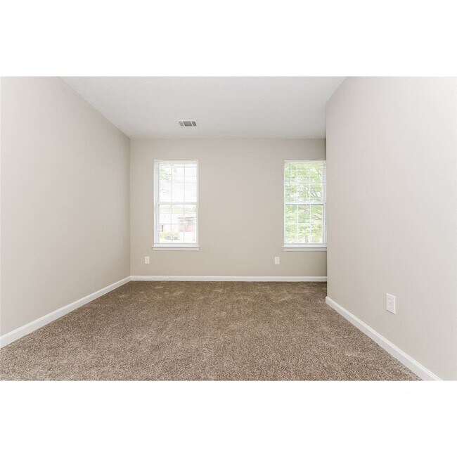 Building Photo - 4247 Chestnut Lake Ave