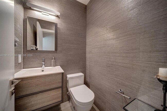 Building Photo - 1117 Alfonso Ave