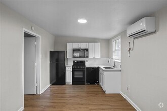 Building Photo - Renovated 1 bedroom - Available early July!