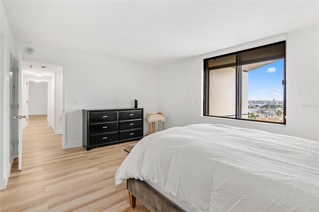 Building Photo - 5950 Pelican Bay Plaza S