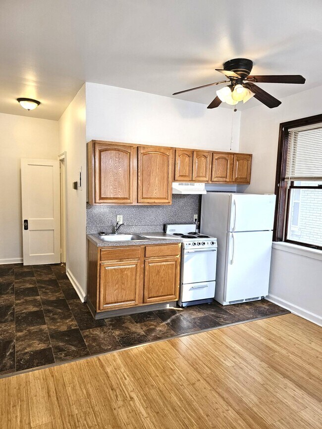 84-A2 - 575 Farmington Ave
