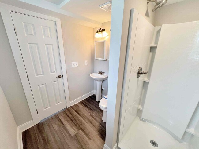 Building Photo - Completely Renovated 3 BR/3 BA Ranch with ...