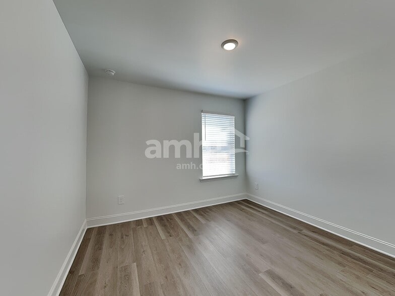 Building Photo - 212 Chase Ln