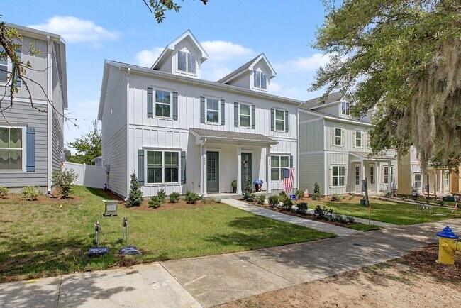 Building Photo - 4065 Four Oaks Blvd