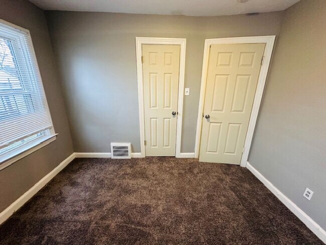 Building Photo - 3 Bedroom 1 Bath For Lease -Section 8 Ready