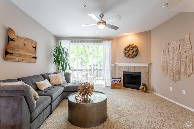 2BR, 2BA Townhome - 1,200 SF - LionsGate South