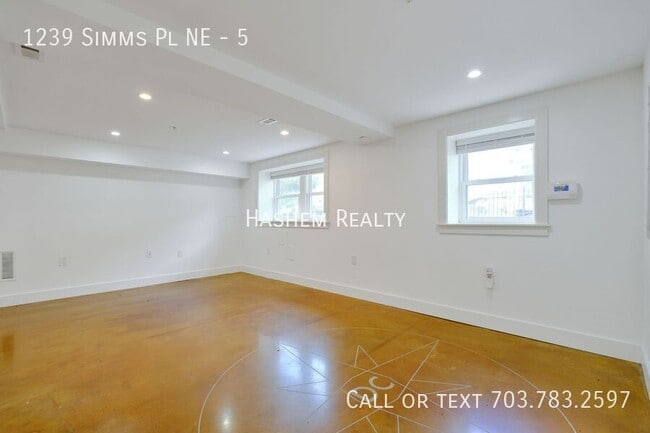 Building Photo - 1239 Simms Pl NE
