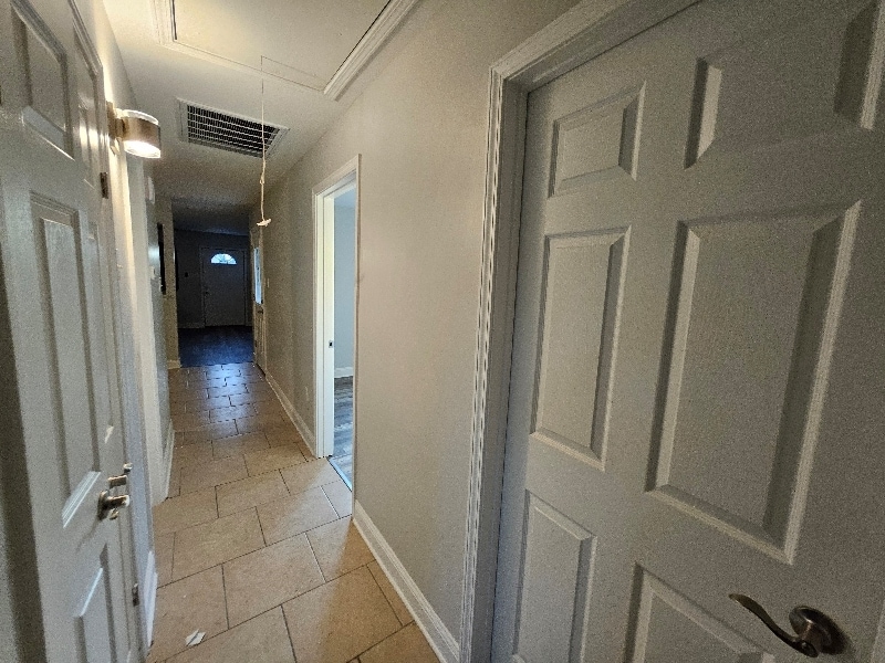 Building Photo - 8311 Oleander St