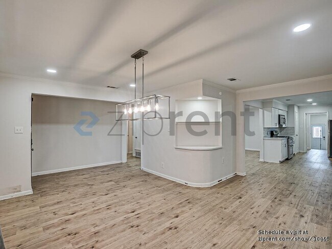 Building Photo - 8826 Bruton Rd