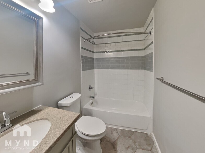 Building Photo - 710 Bluebird Dr SE