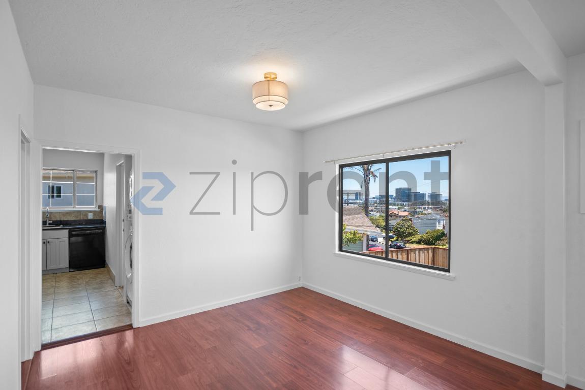 Building Photo - Unit
