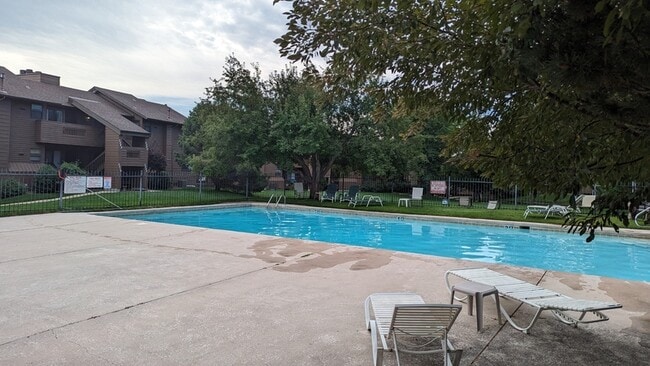 Building Photo - 1025 Moorings Dr