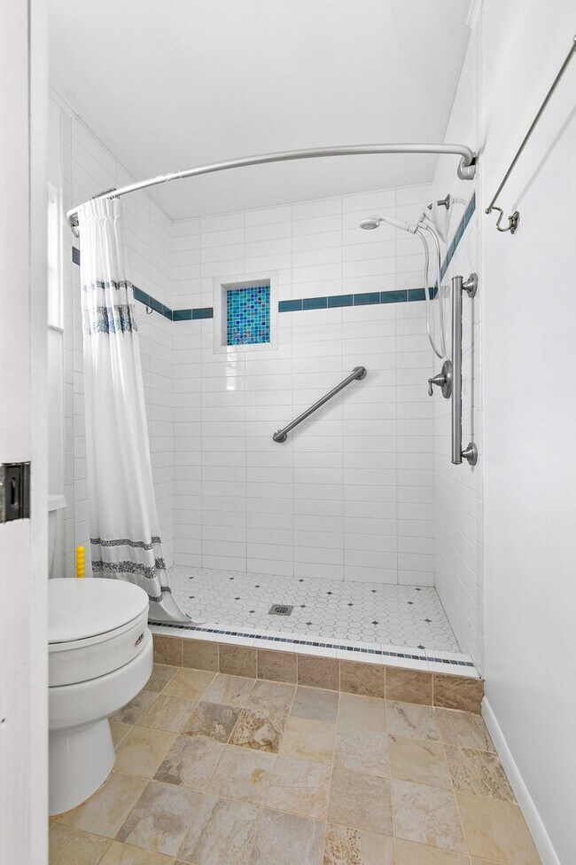 Building Photo - 7810 S Tropical Trail