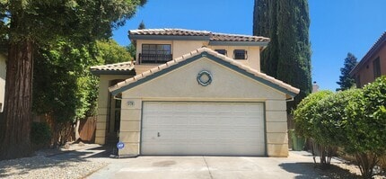 Building Photo - Wonderful 3 Bedroom 2.5 Bathroom Home in E...