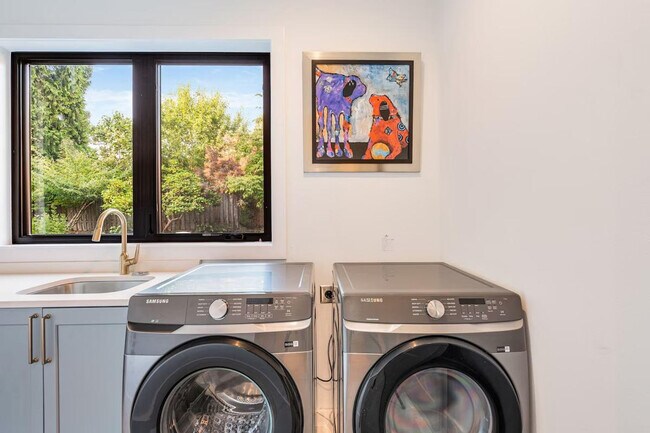 Building Photo - 115 110th Pl SE