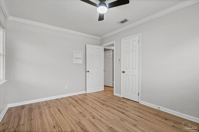 Building Photo - 835 S Madison Dr