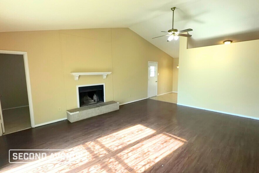 Building Photo - 5775 Ashridge Pl