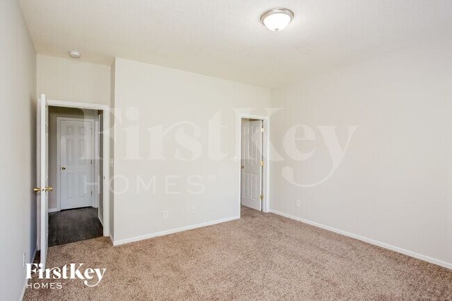 Building Photo - 15541 Outside Trail