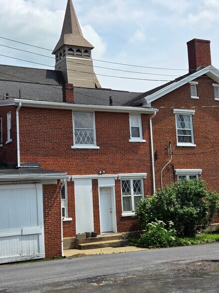 Building Photo - 806 13th St