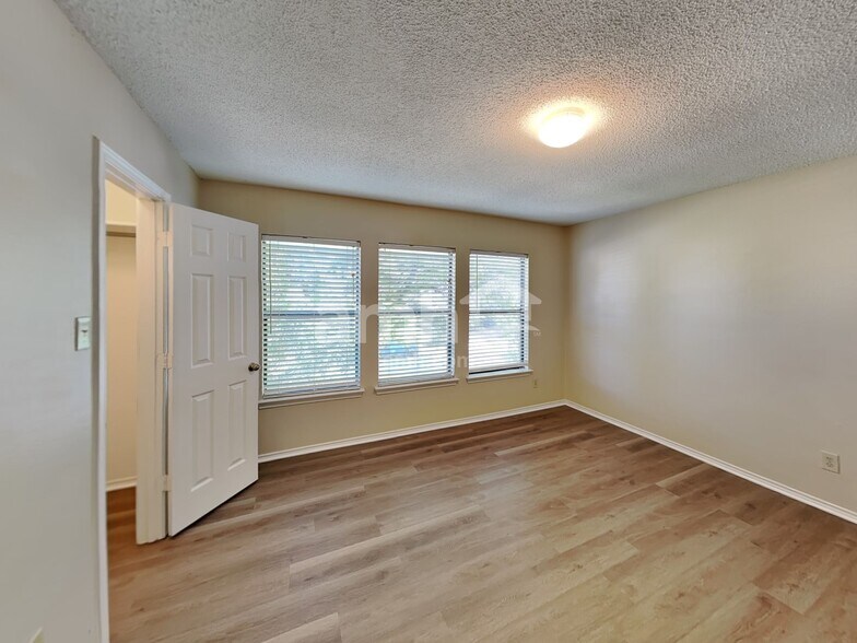 Building Photo - 8319 Tavern Pt