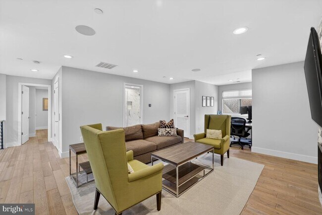 Building Photo - 5310 Dorsett Pl NW