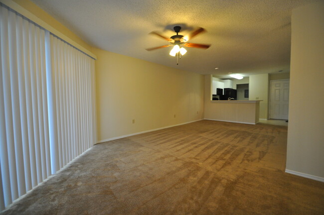 Building Photo - 2/2 on 2nd Floor at the Landings of Tampa ...