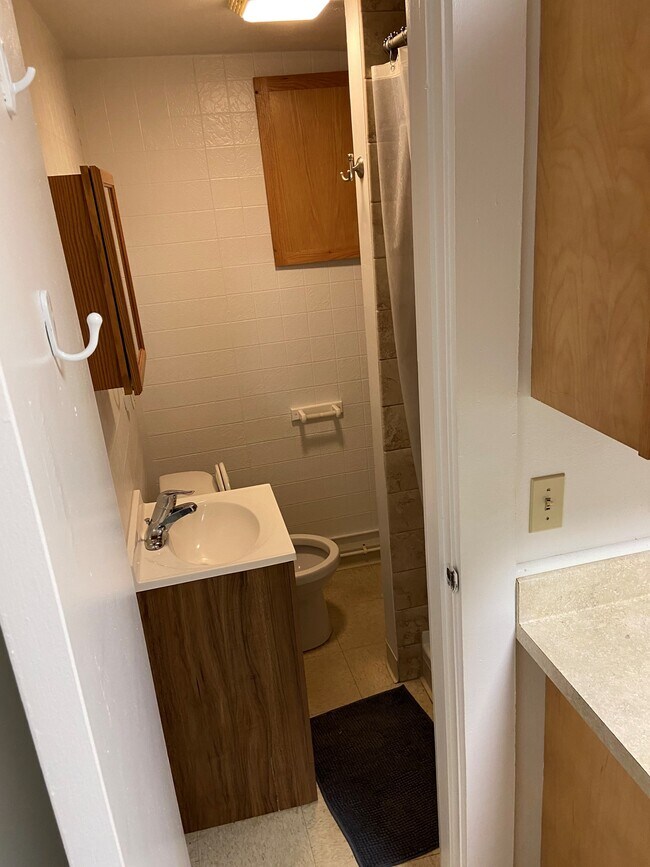 Building Photo - 448 Hawley Ave