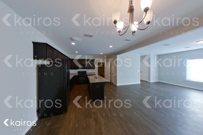 Building Photo - 8022 Shadesbrook Dr