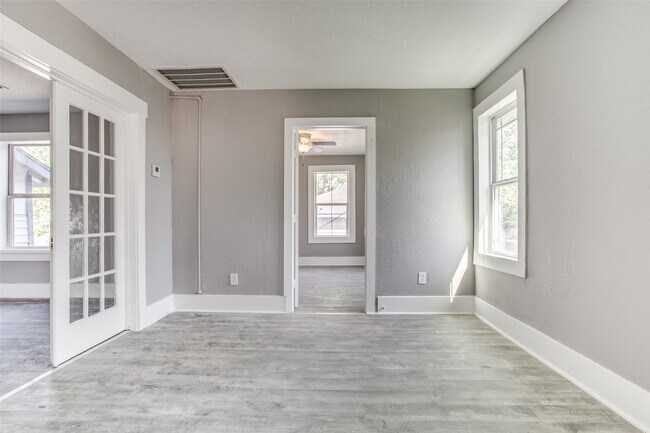 Building Photo - 810 Maltby St