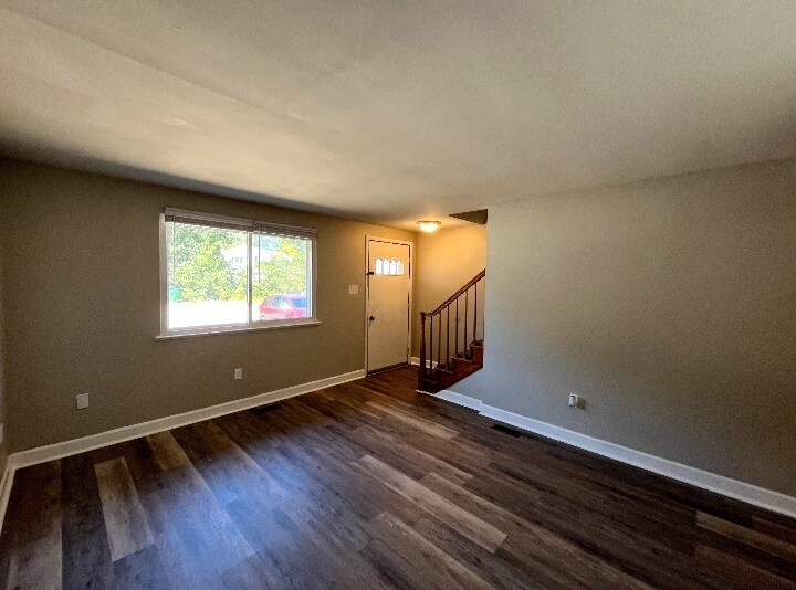 Building Photo - 1390 Lincoln Dr