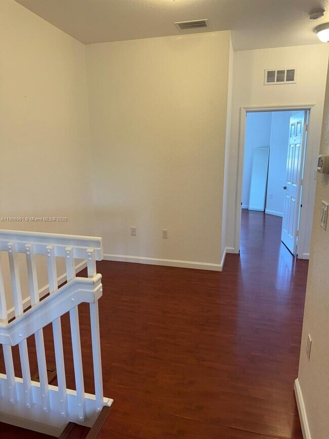 Building Photo - 297 Las Brisas Cir